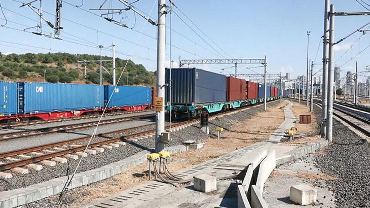 Türkiye-Çin-Avrupa Demiryolu Hattı'nda yola çıkan iki yük treni İstanbul'a ulaştı